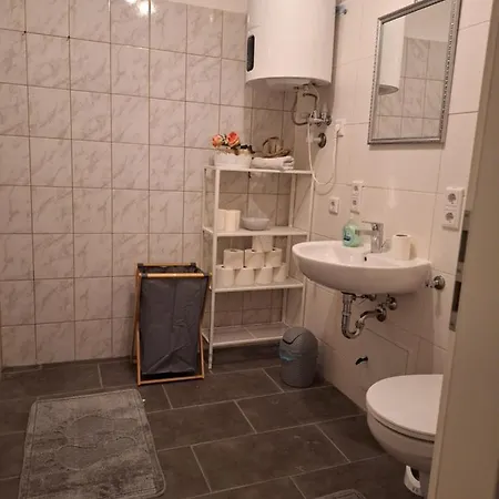 Zentral Hostel *